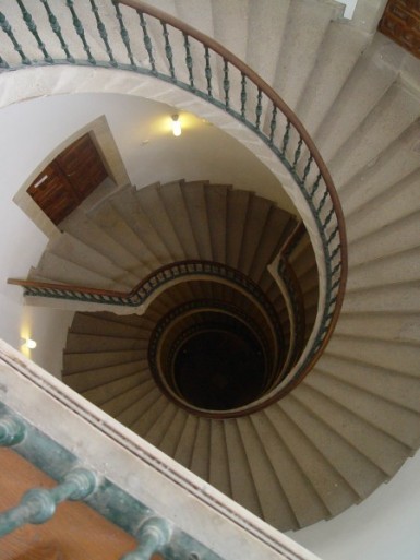 Triple escalera helicoidal. MUSEO DO POBO GALEGO ( Santiago de Compostela)